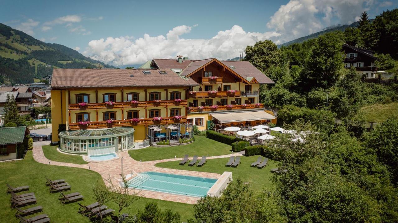 Hotel Lerch Санкт Йохан им Понгау Екстериор снимка