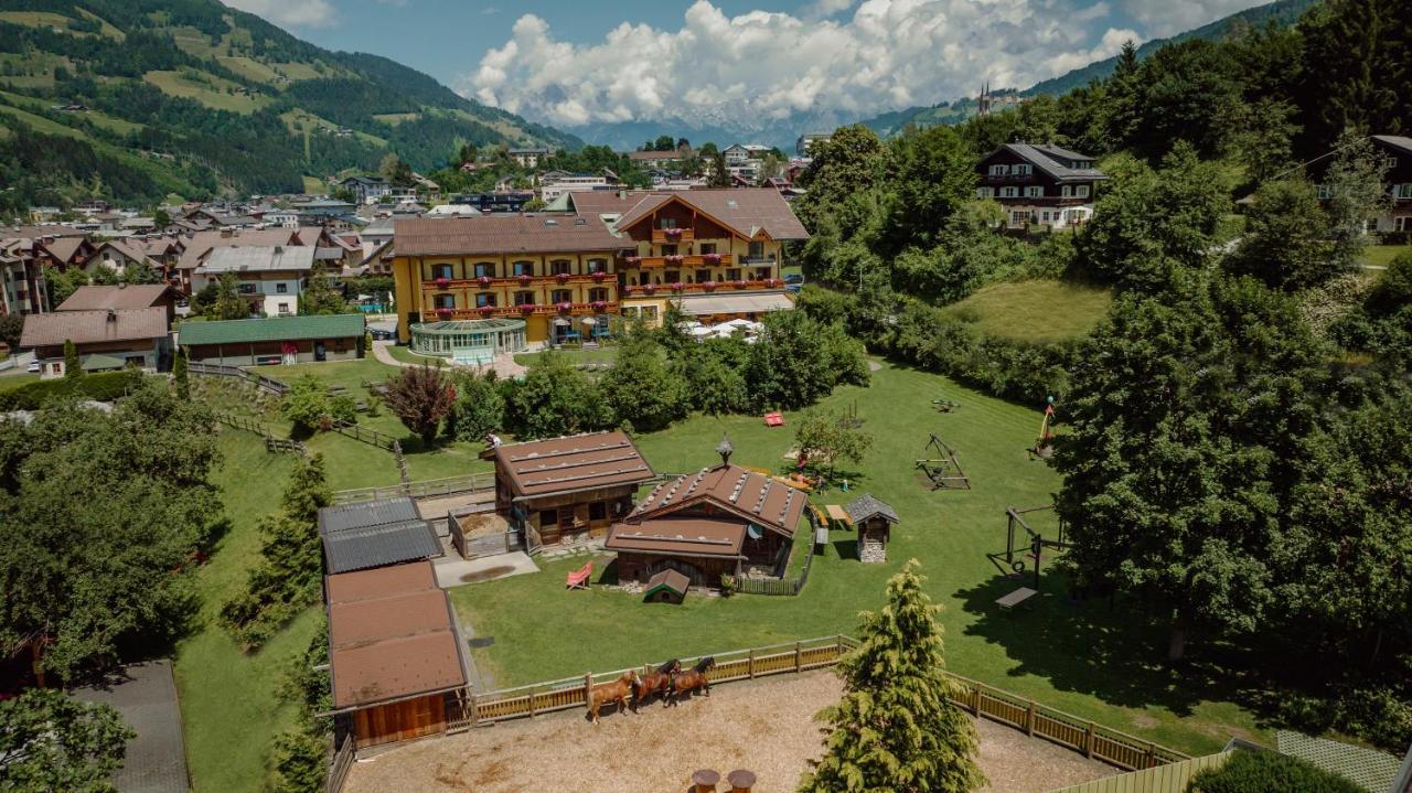 Hotel Lerch Санкт Йохан им Понгау Екстериор снимка