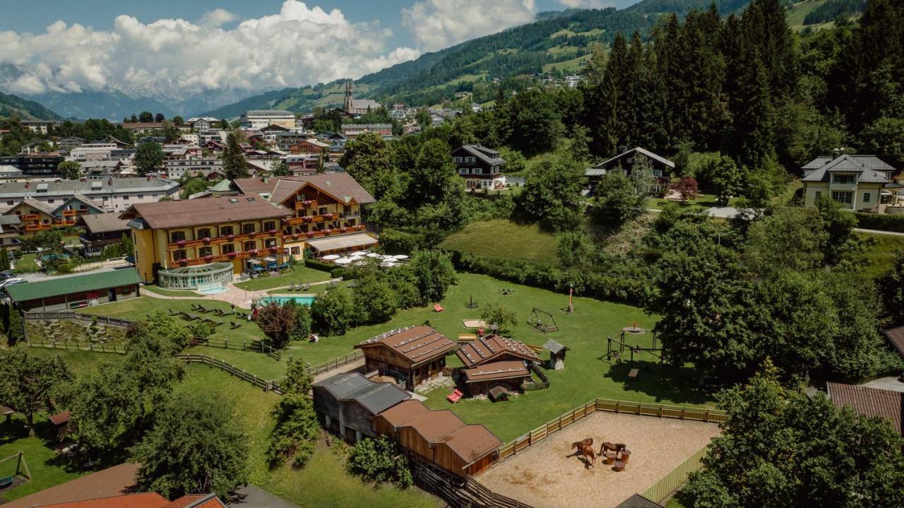 Hotel Lerch Санкт Йохан им Понгау Екстериор снимка