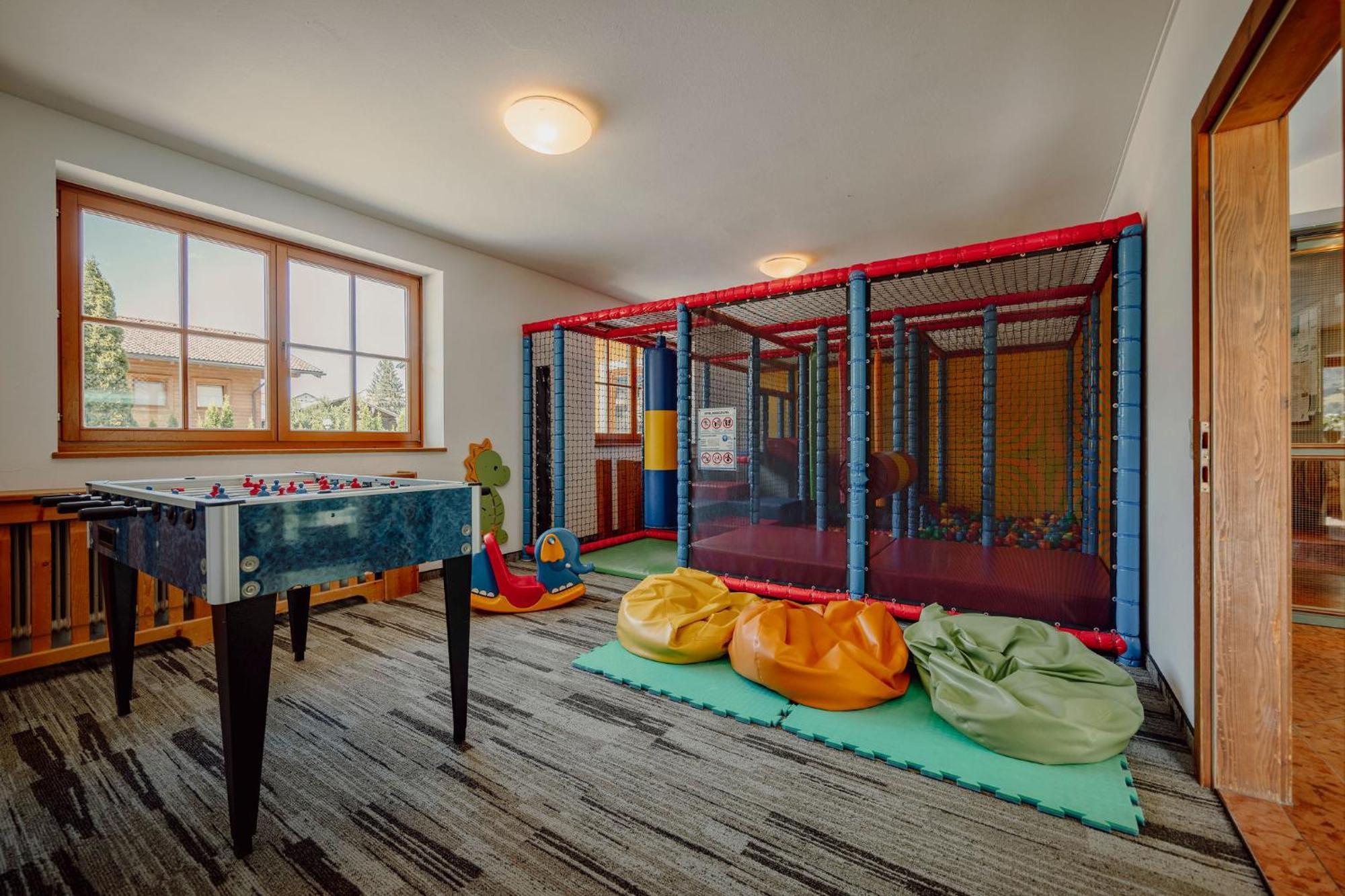 Hotel Lerch Санкт Йохан им Понгау Екстериор снимка