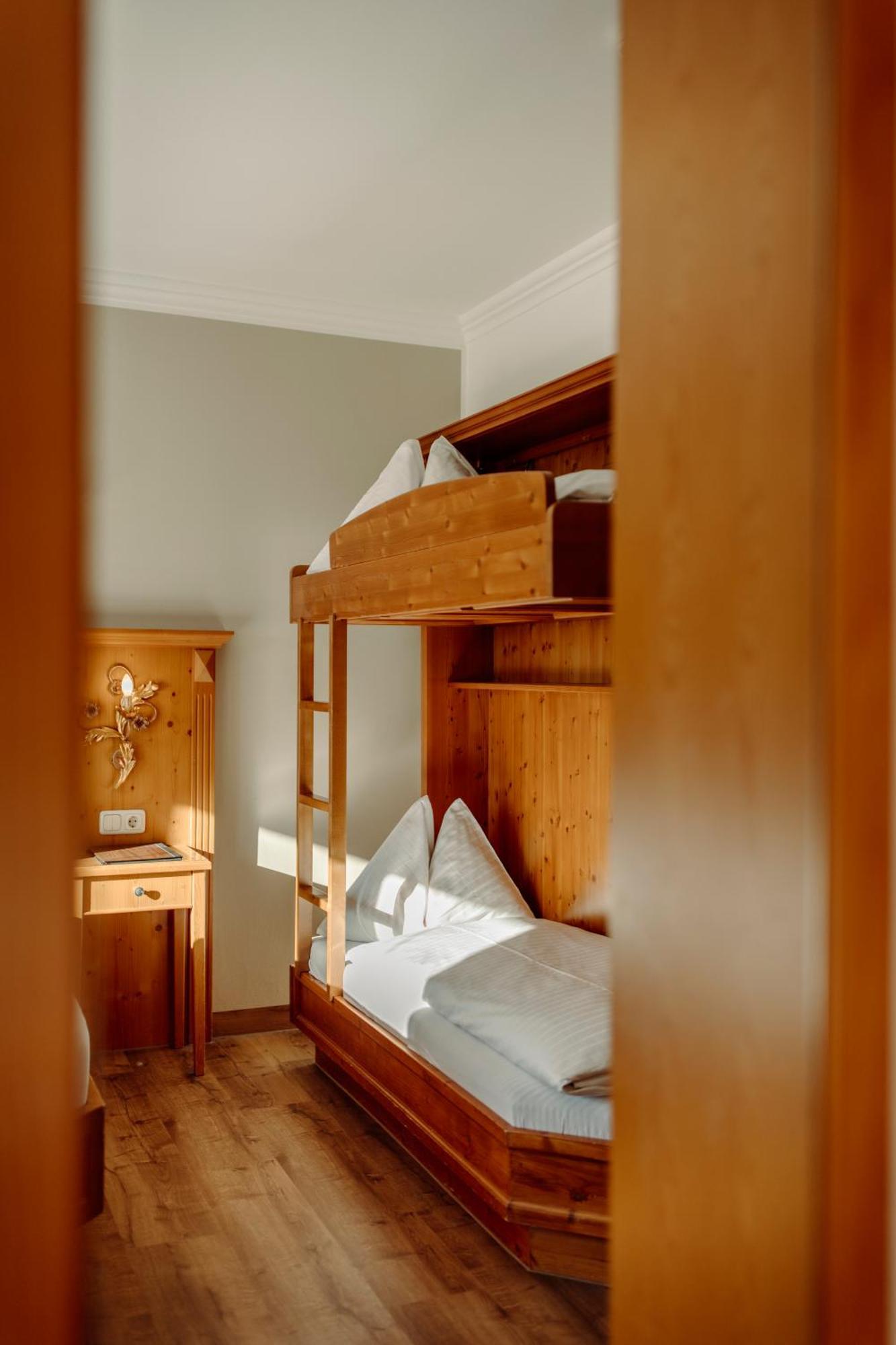 Hotel Lerch Санкт Йохан им Понгау Екстериор снимка