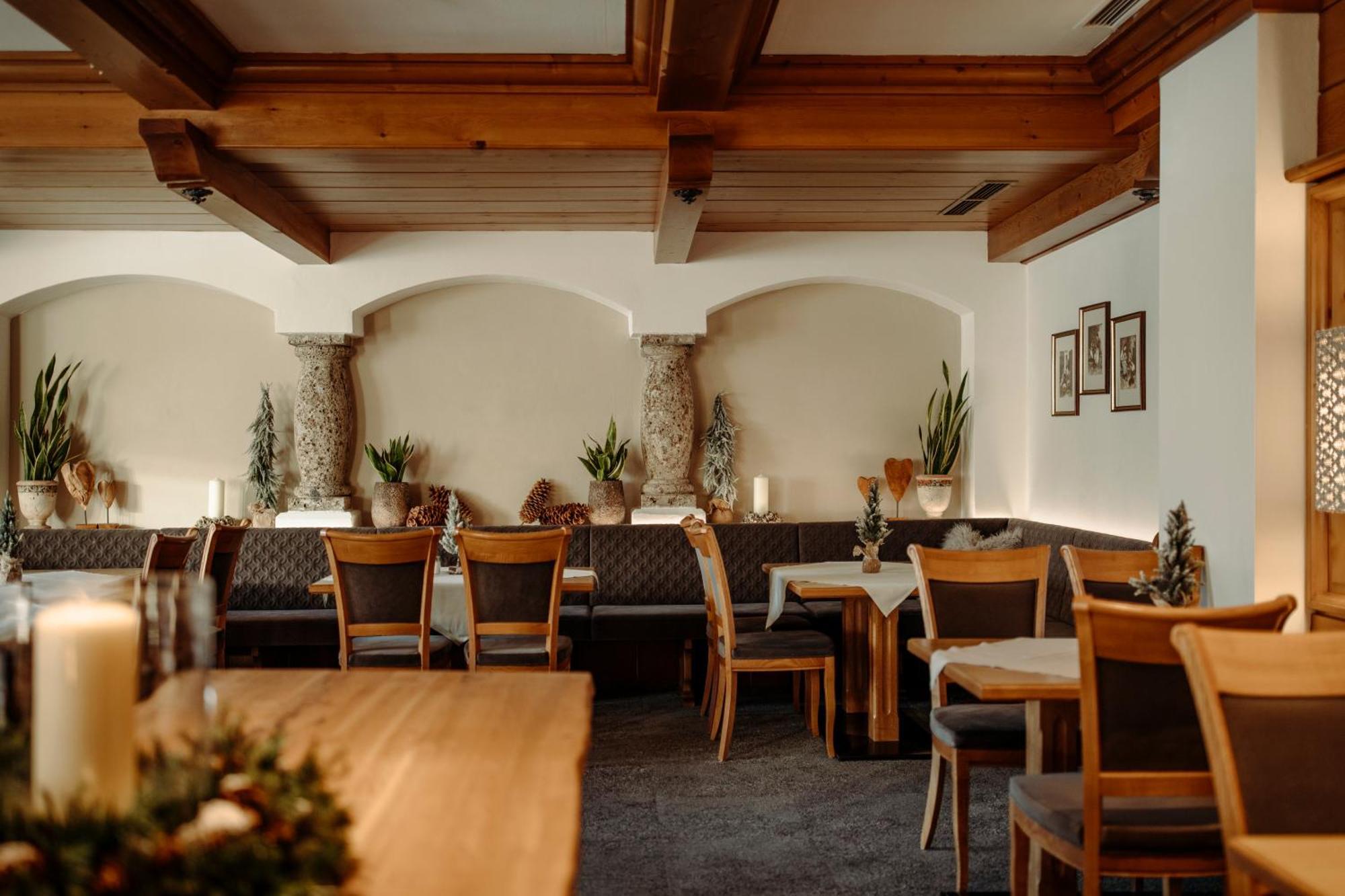 Hotel Lerch Санкт Йохан им Понгау Екстериор снимка