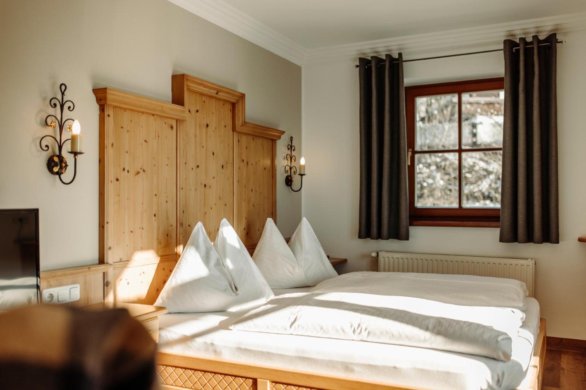 Hotel Lerch Санкт Йохан им Понгау Екстериор снимка
