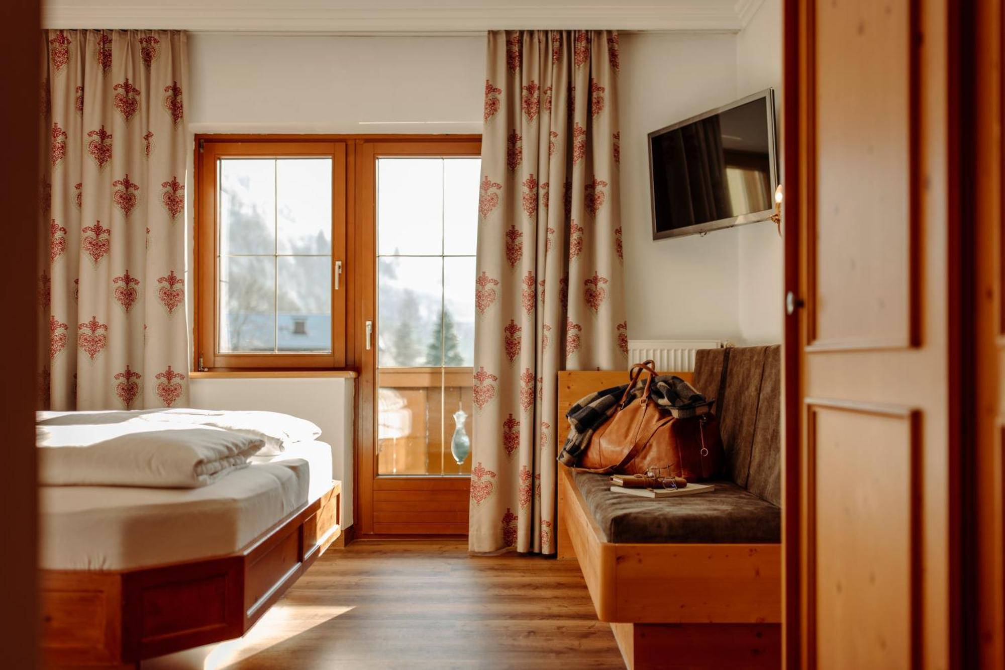 Hotel Lerch Санкт Йохан им Понгау Екстериор снимка