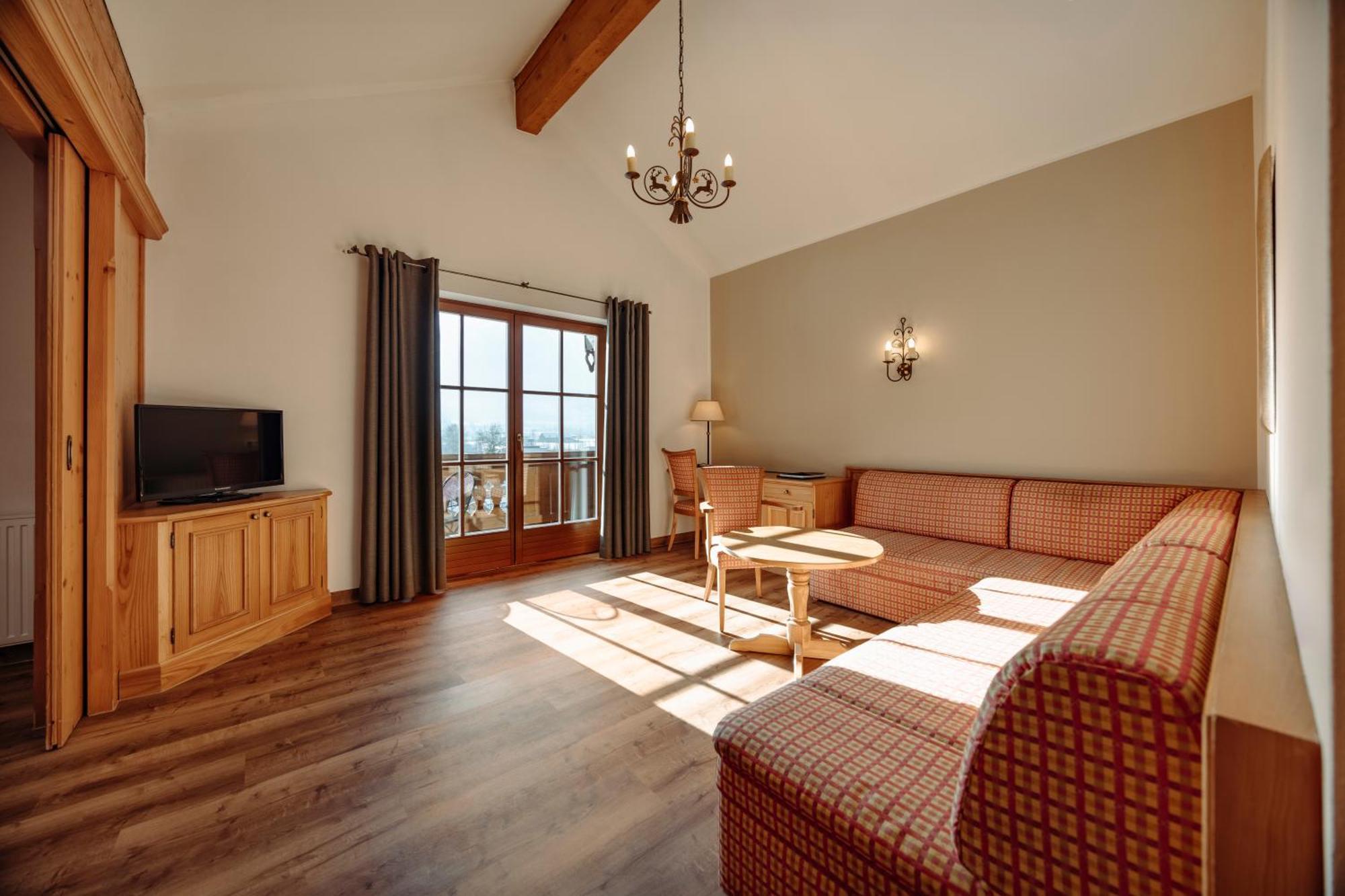 Hotel Lerch Санкт Йохан им Понгау Екстериор снимка