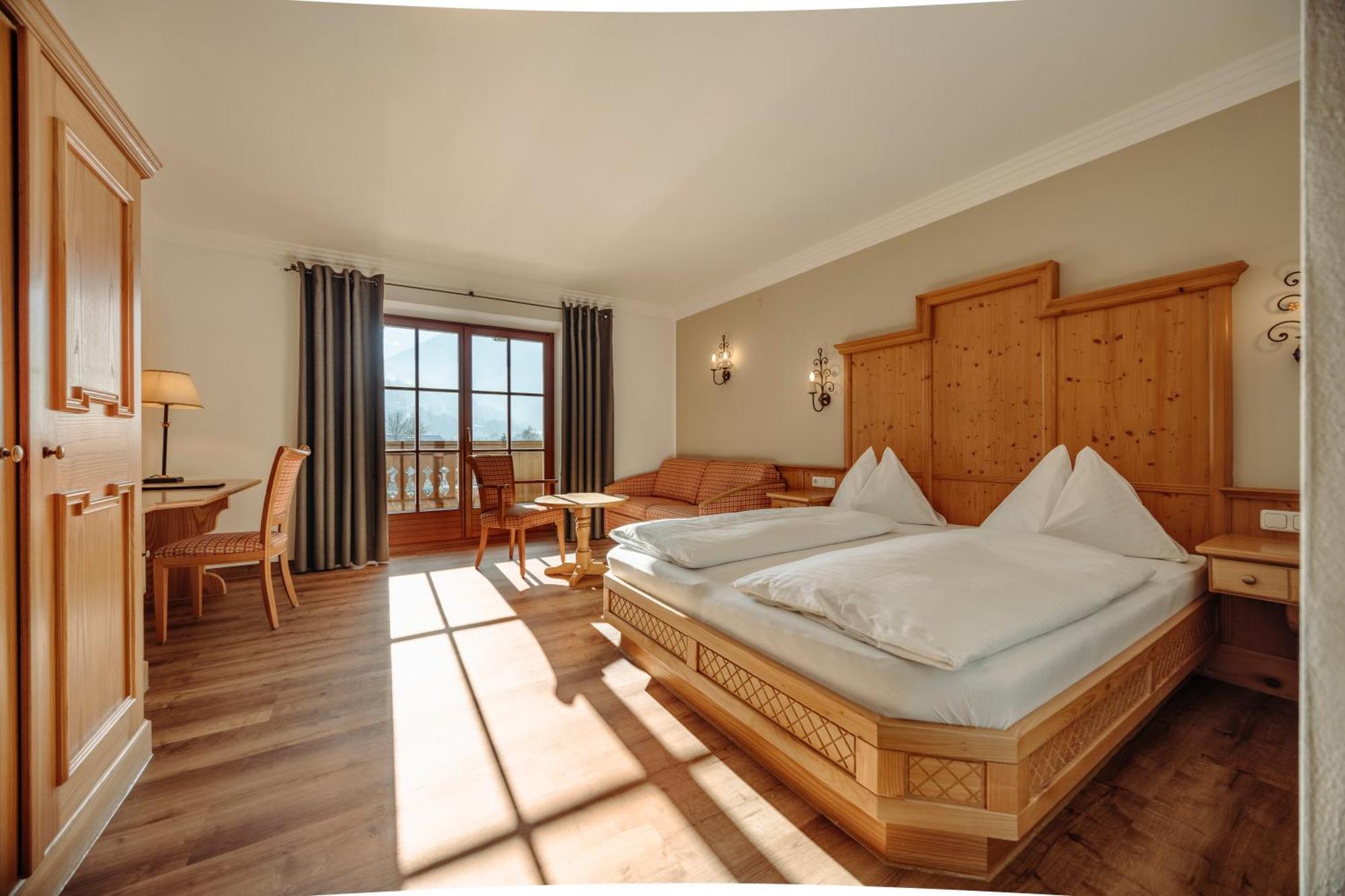 Hotel Lerch Санкт Йохан им Понгау Екстериор снимка